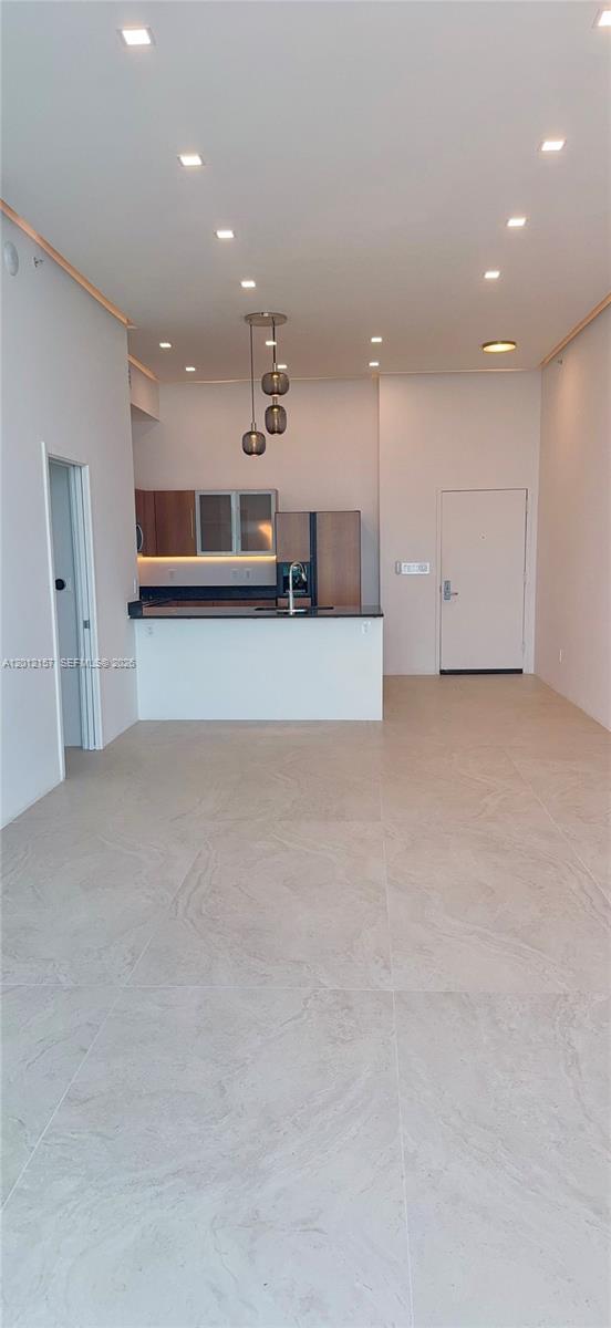 335 S Biscayne Blvd UPH-01