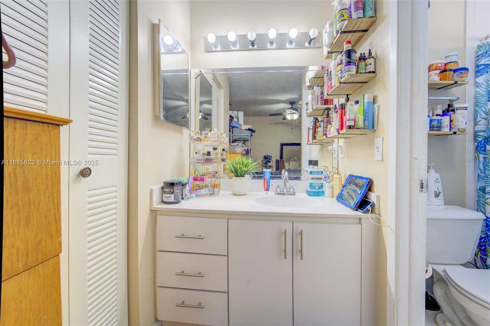 THE SEASONS VILLAS & THMS - Residential