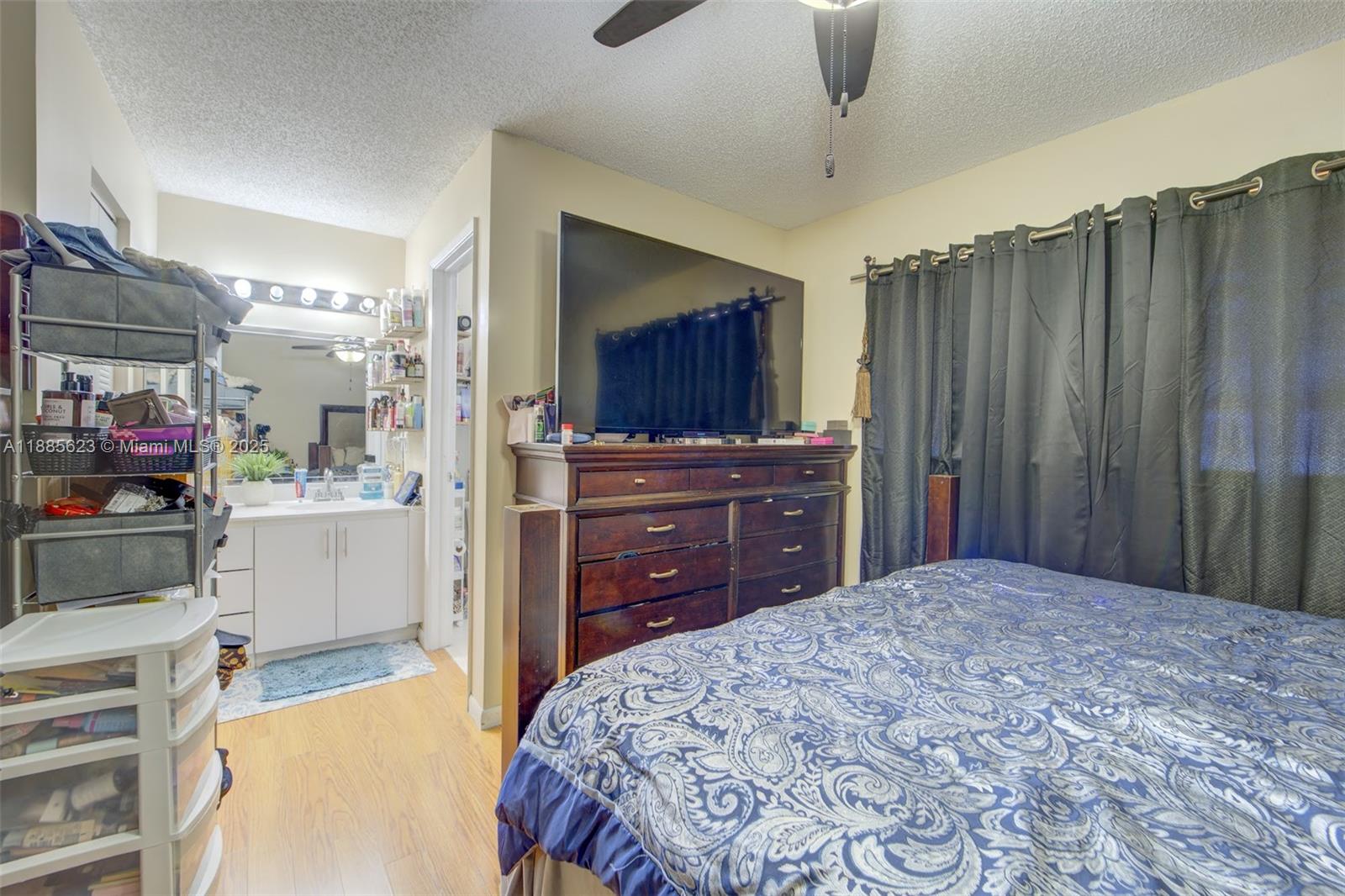 THE SEASONS VILLAS & THMS - Residential