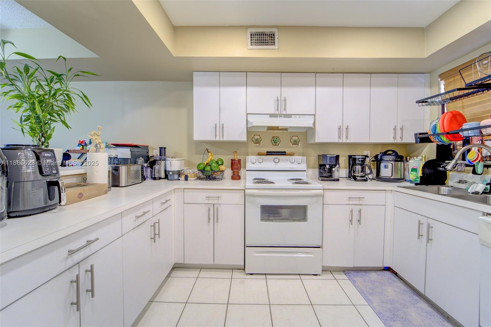 THE SEASONS VILLAS & THMS - Residential