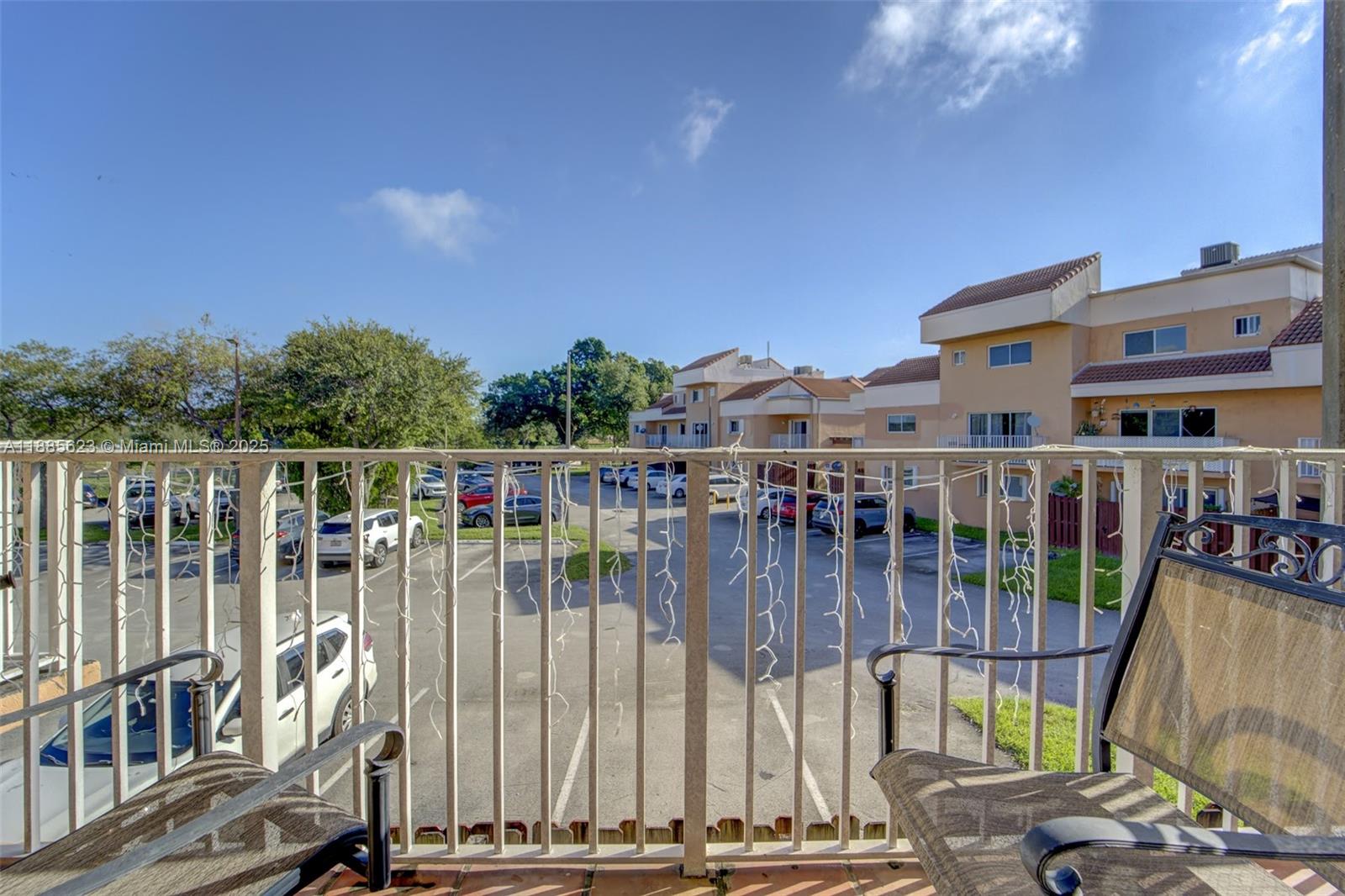 THE SEASONS VILLAS & THMS - Residential