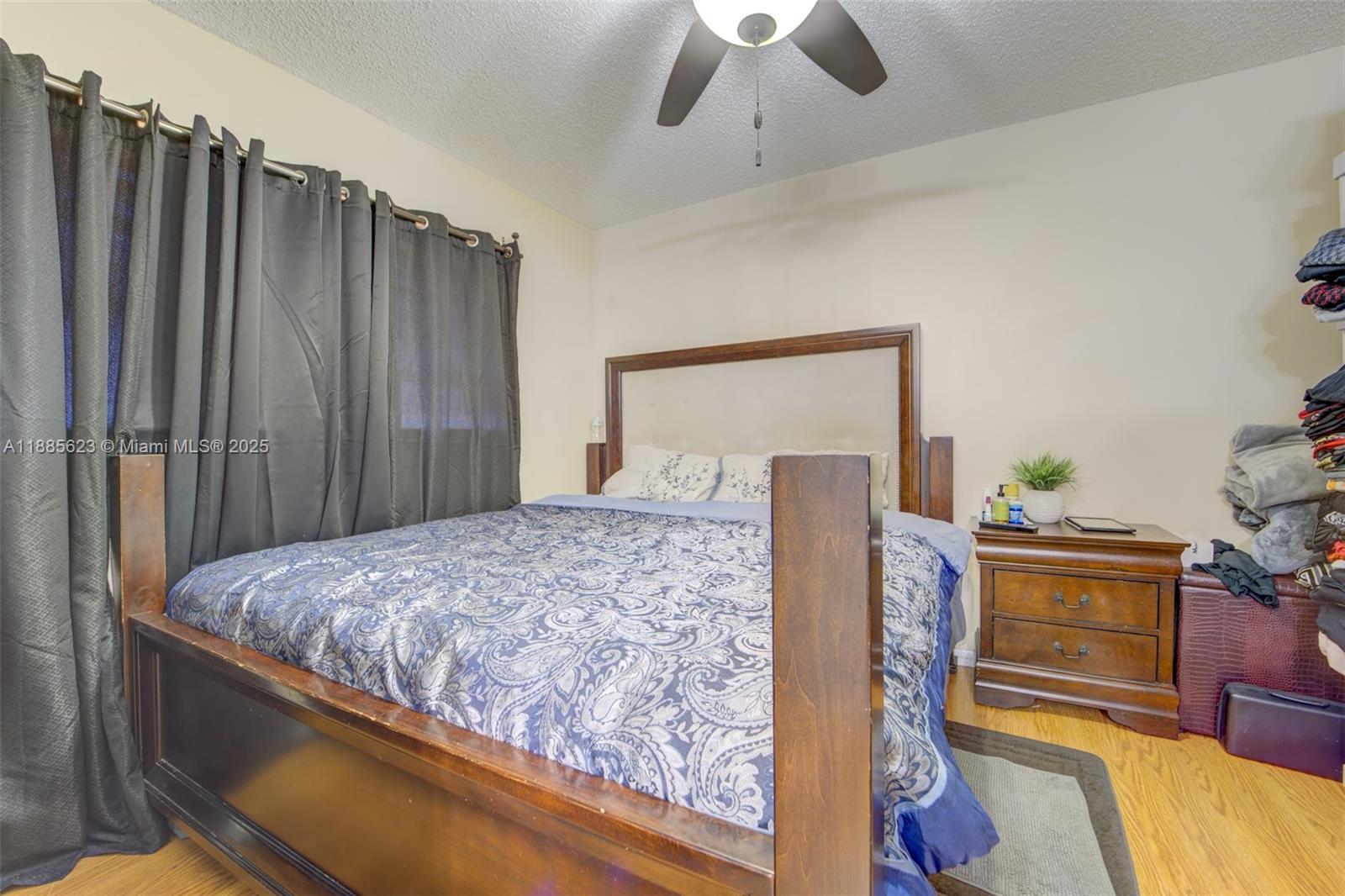 THE SEASONS VILLAS & THMS - Residential