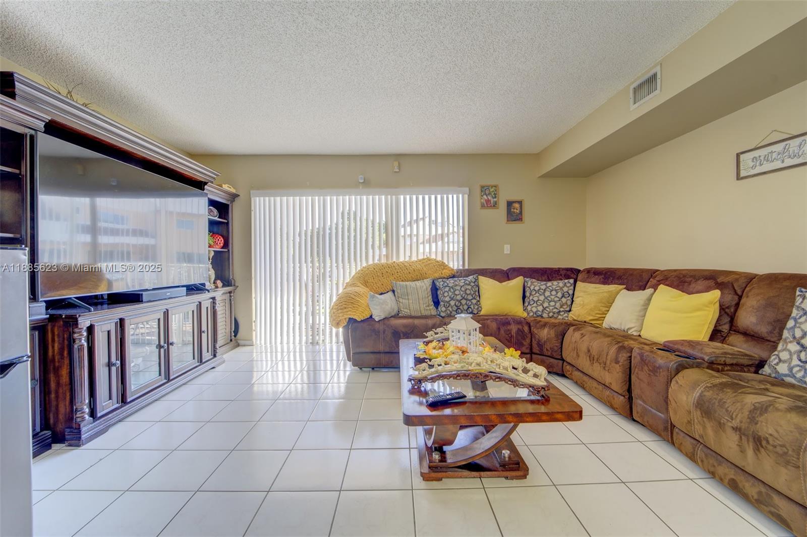 THE SEASONS VILLAS & THMS - Residential