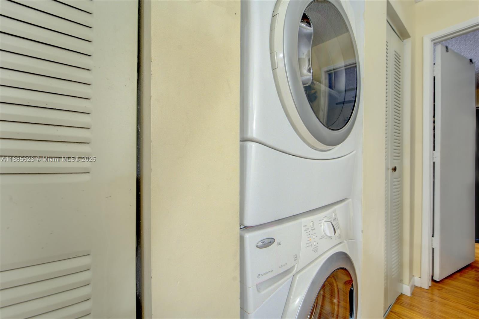 THE SEASONS VILLAS & THMS - Residential