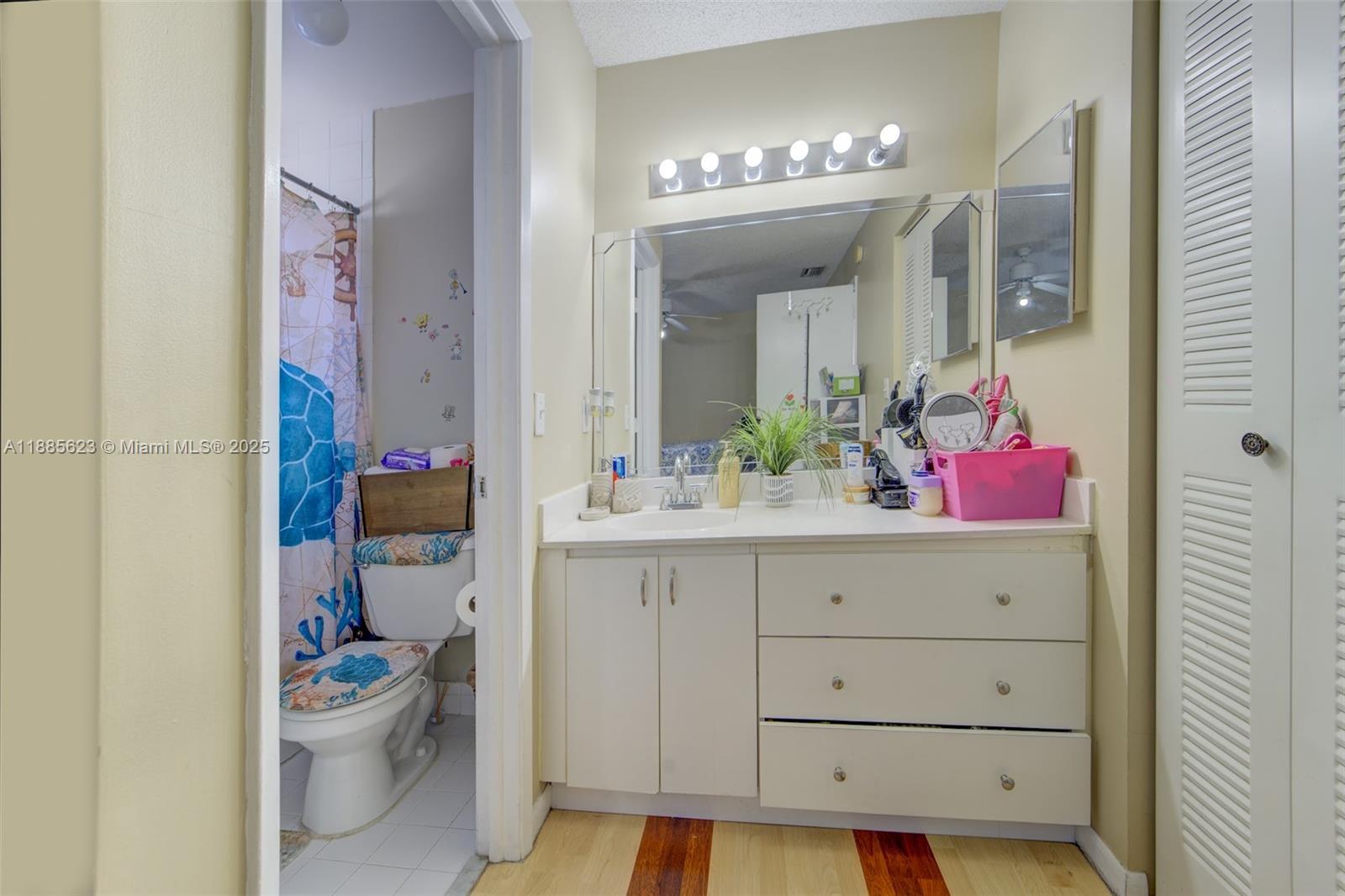 THE SEASONS VILLAS & THMS - Residential