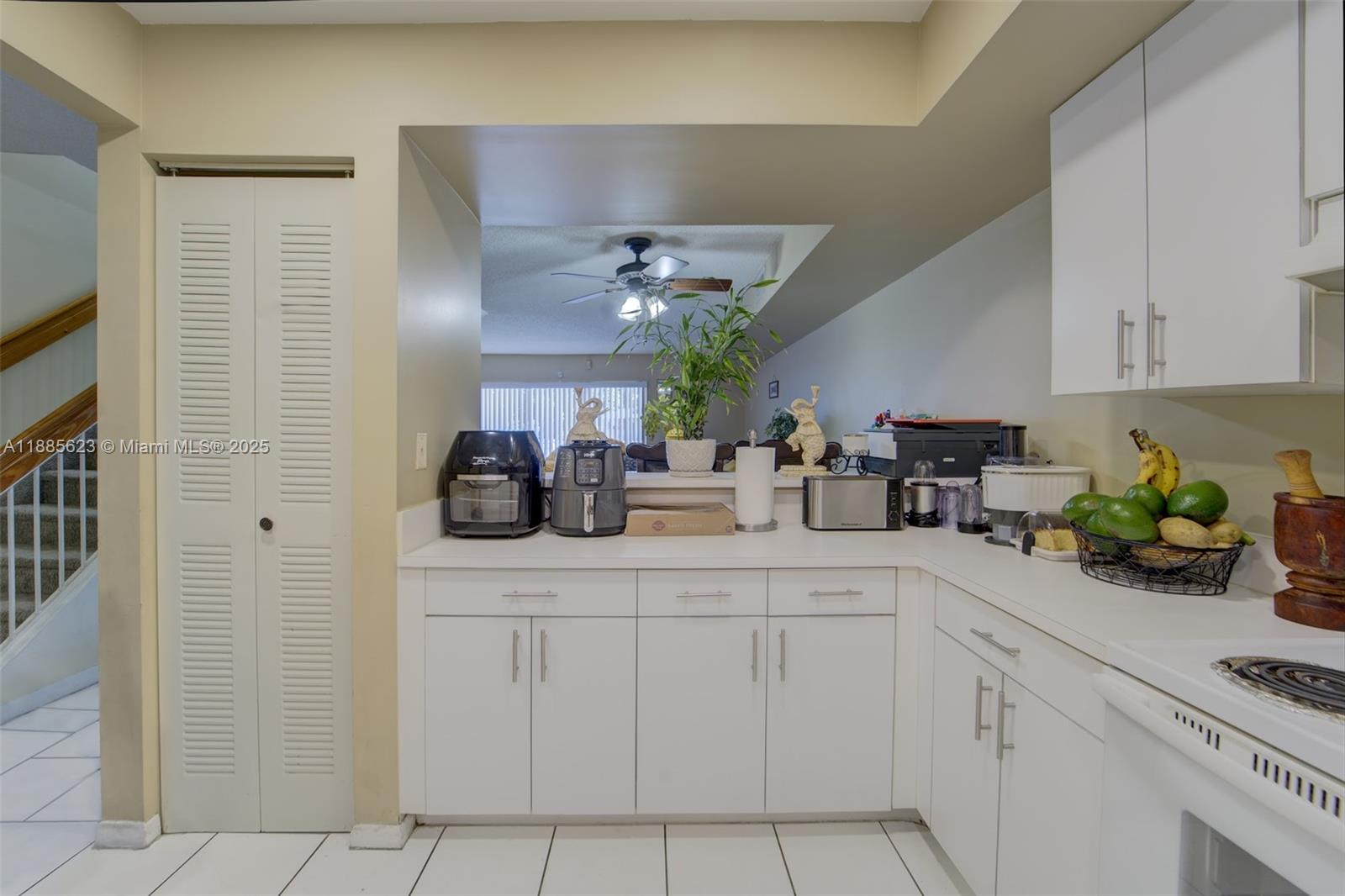 THE SEASONS VILLAS & THMS - Residential