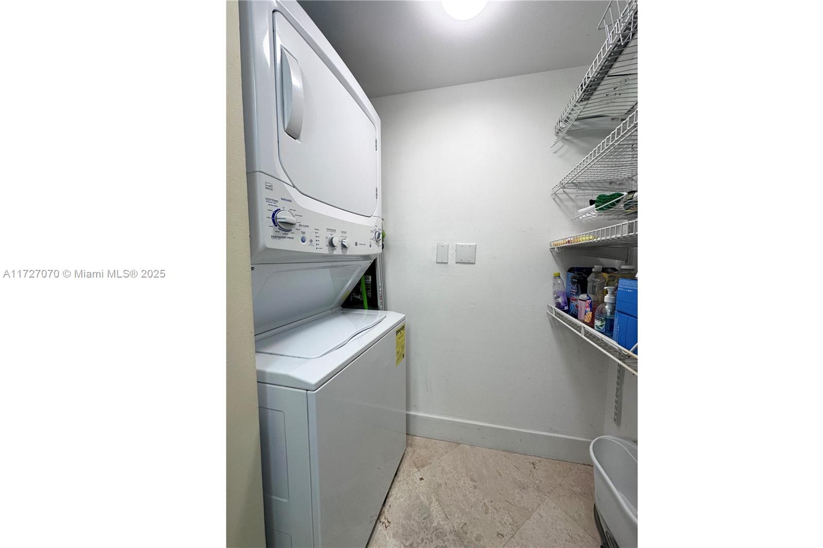 THE FLORIDIAN CONDO - Residential Lease