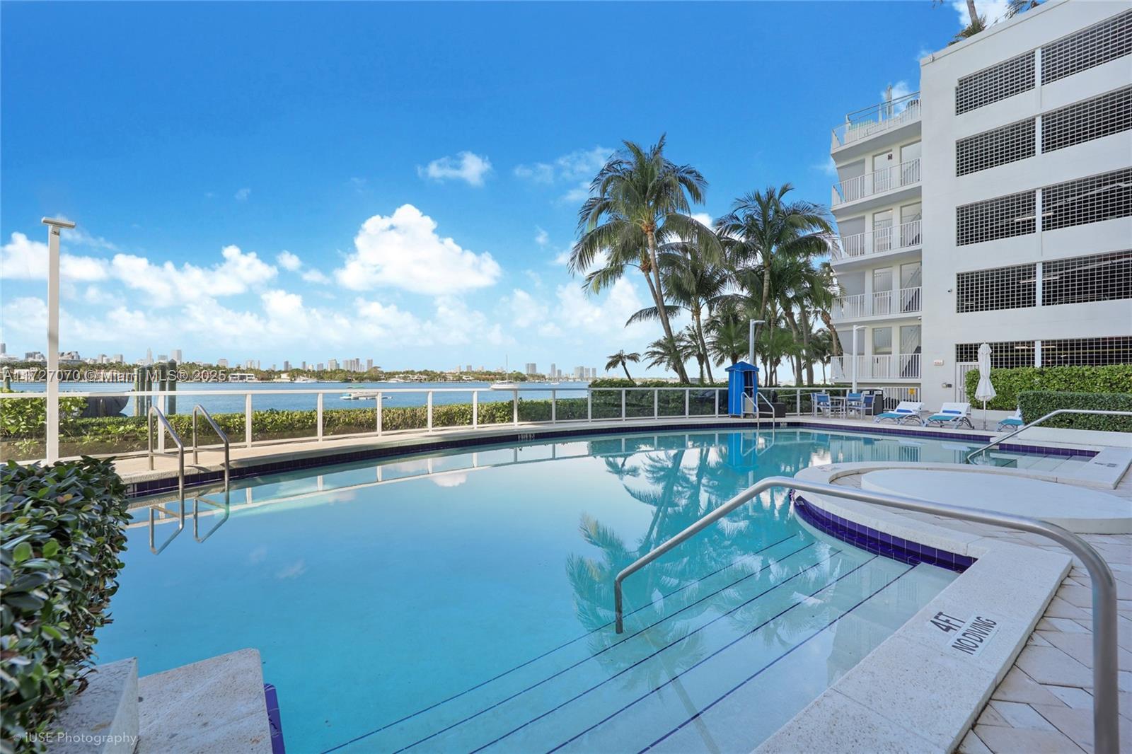 THE FLORIDIAN CONDO - Residential Lease