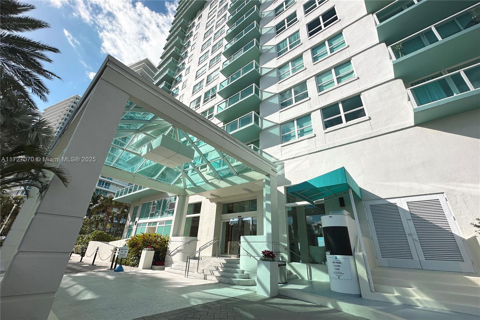 THE FLORIDIAN CONDO - Residential Lease