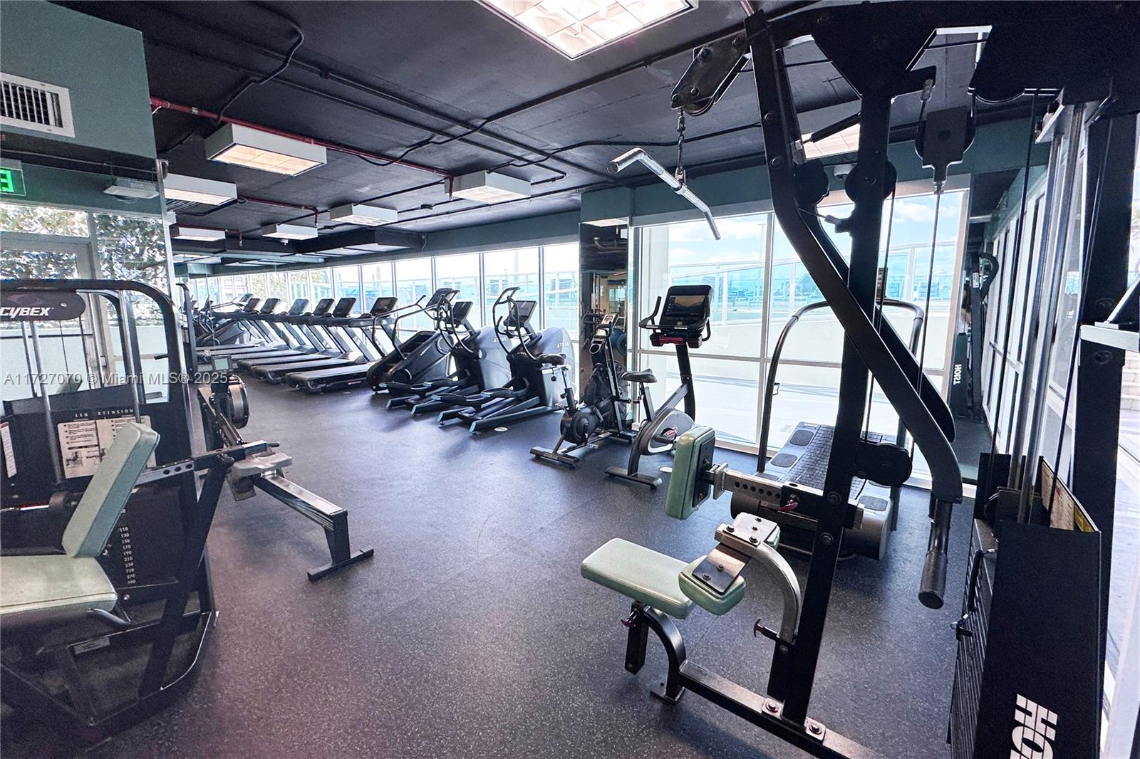 THE FLORIDIAN CONDO - Residential Lease