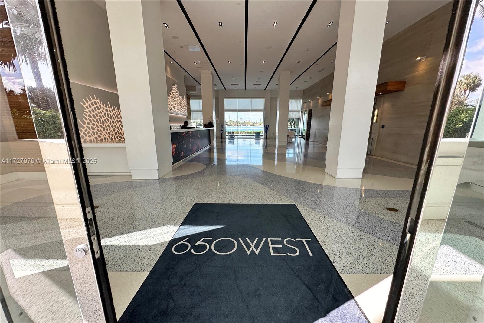 THE FLORIDIAN CONDO - Residential Lease