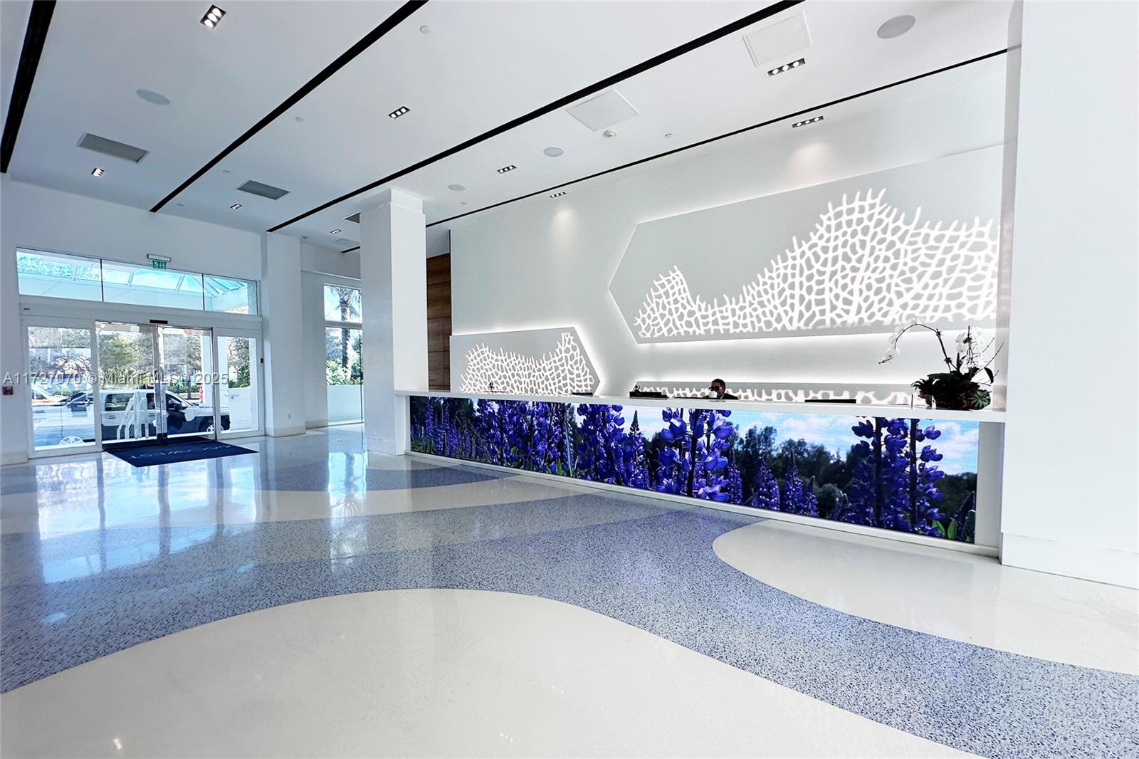 THE FLORIDIAN CONDO - Residential Lease