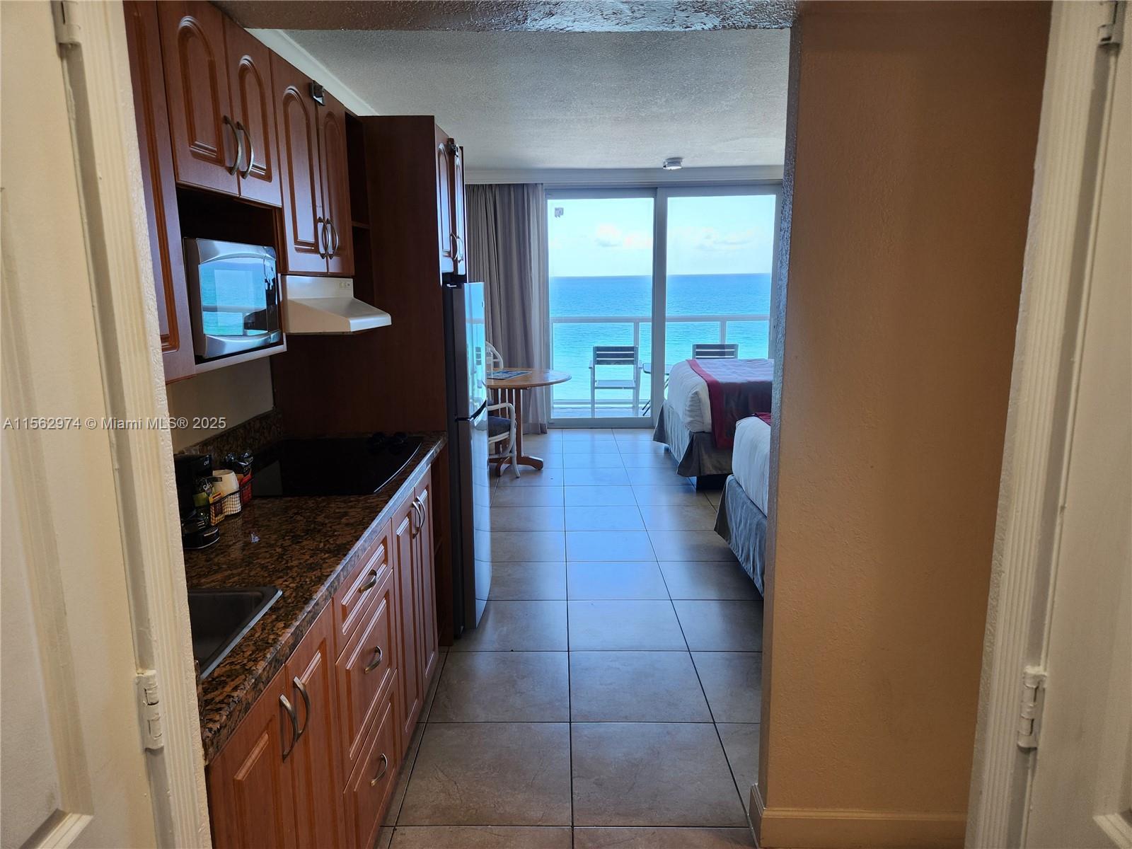 19201 Collins Ave 846