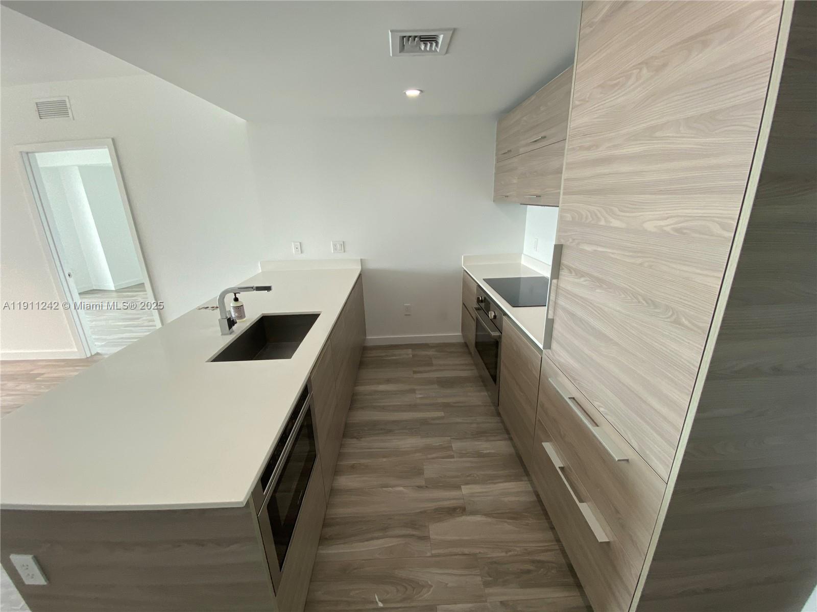 1300 S MIAMI AVE 3802