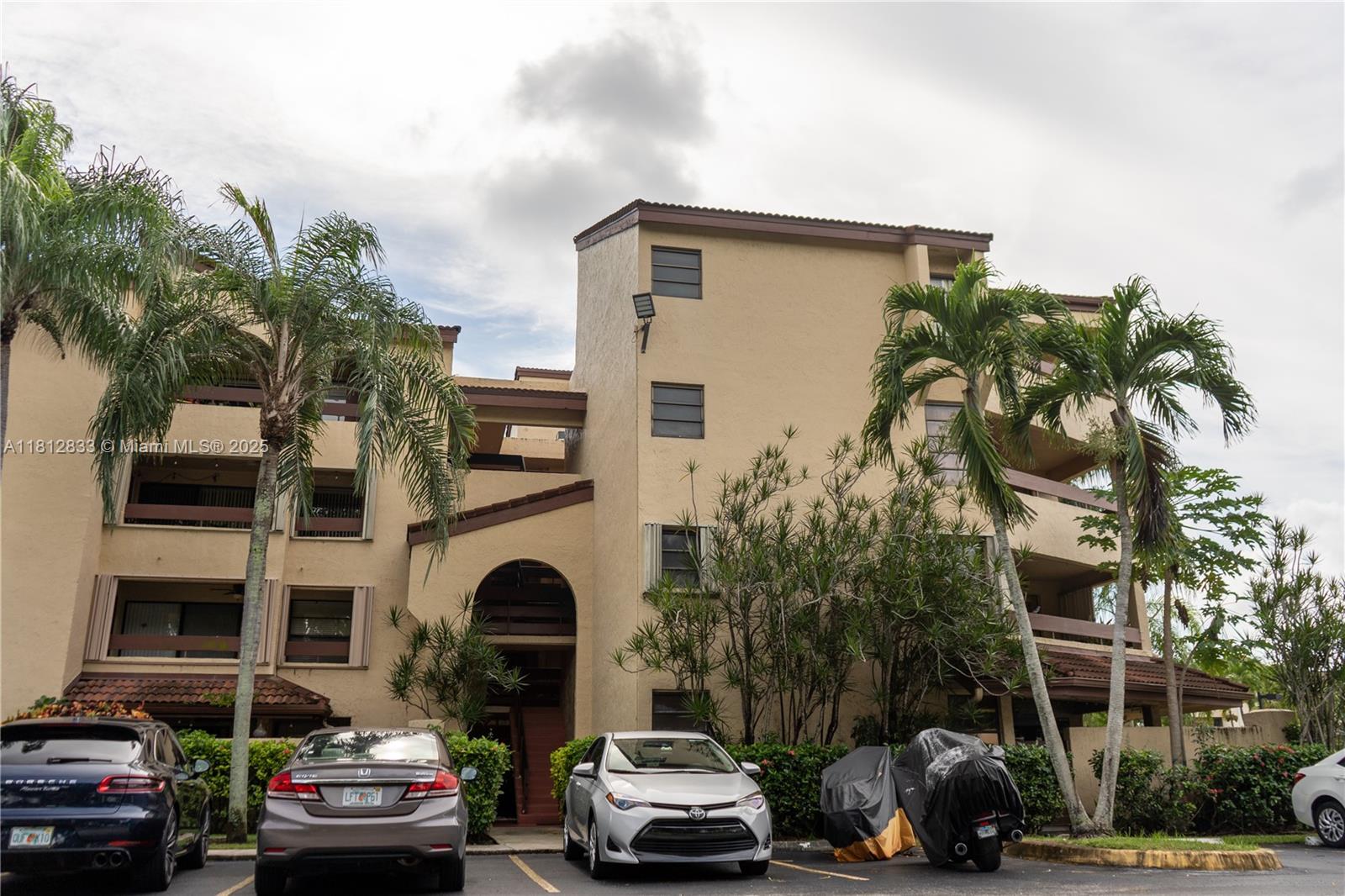 KENLAND POINTE CONDO II - Residential Lease