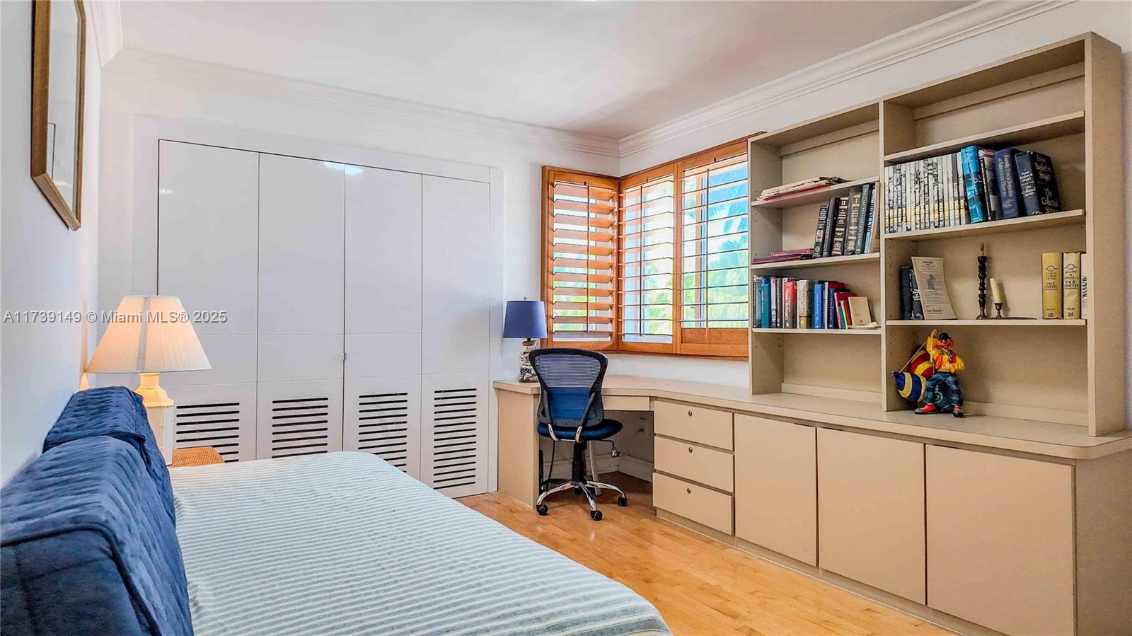 GOLDEN BEACH SEC E - Residential