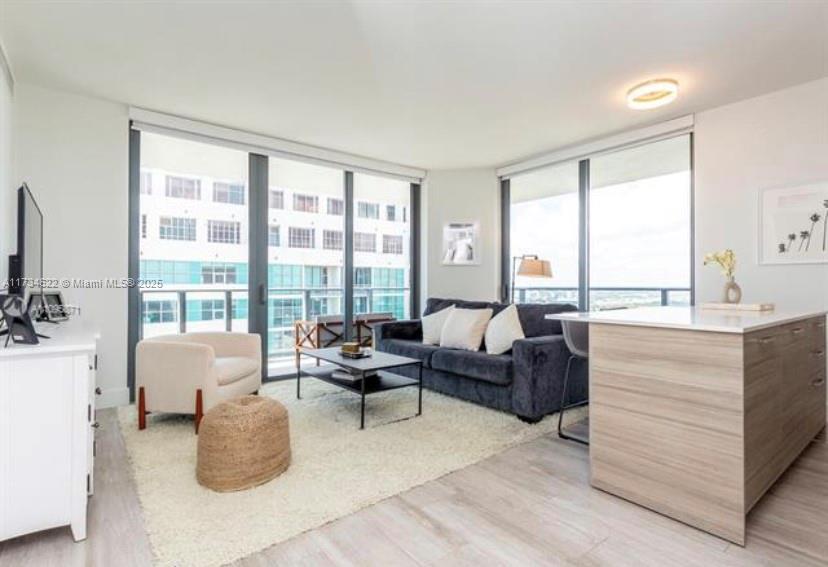 121 NE 34th St 3101