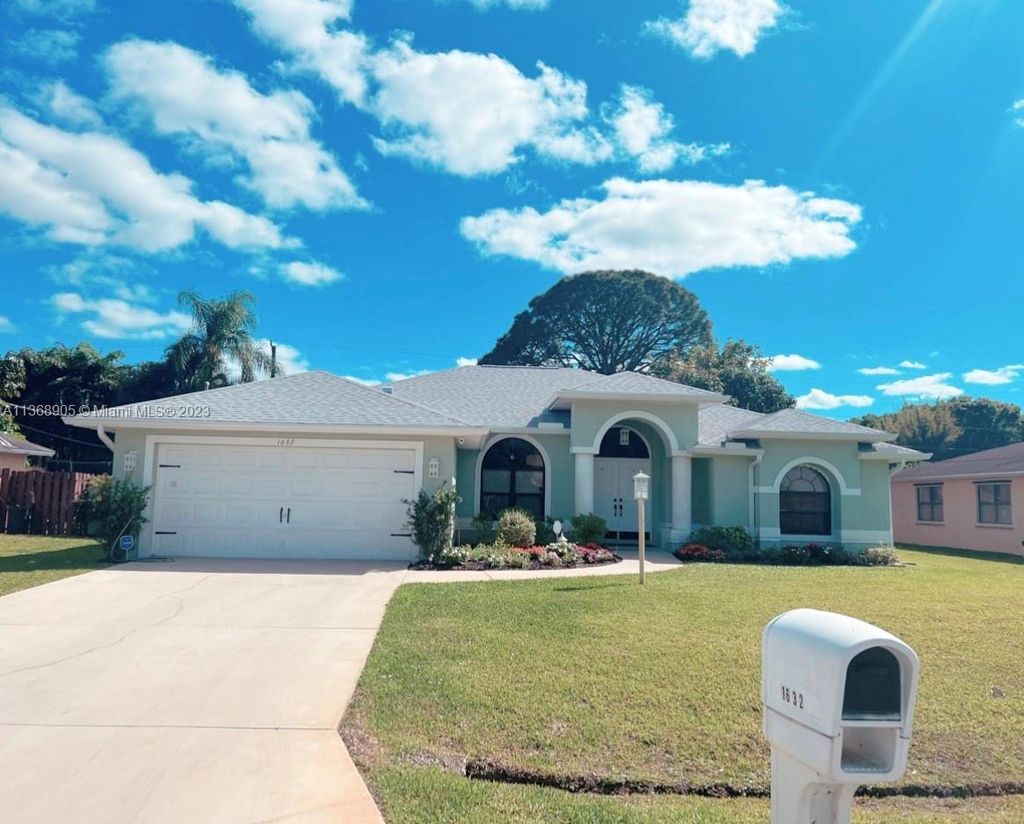 Photo of 1632 SE Grapeland Ave, Port Saint Lucie, FL 34952 (MLS # A11368905)