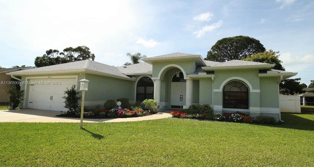 Photo of 1632 SE Grapeland Ave, Port Saint Lucie, FL 34952 (MLS # A11368905)