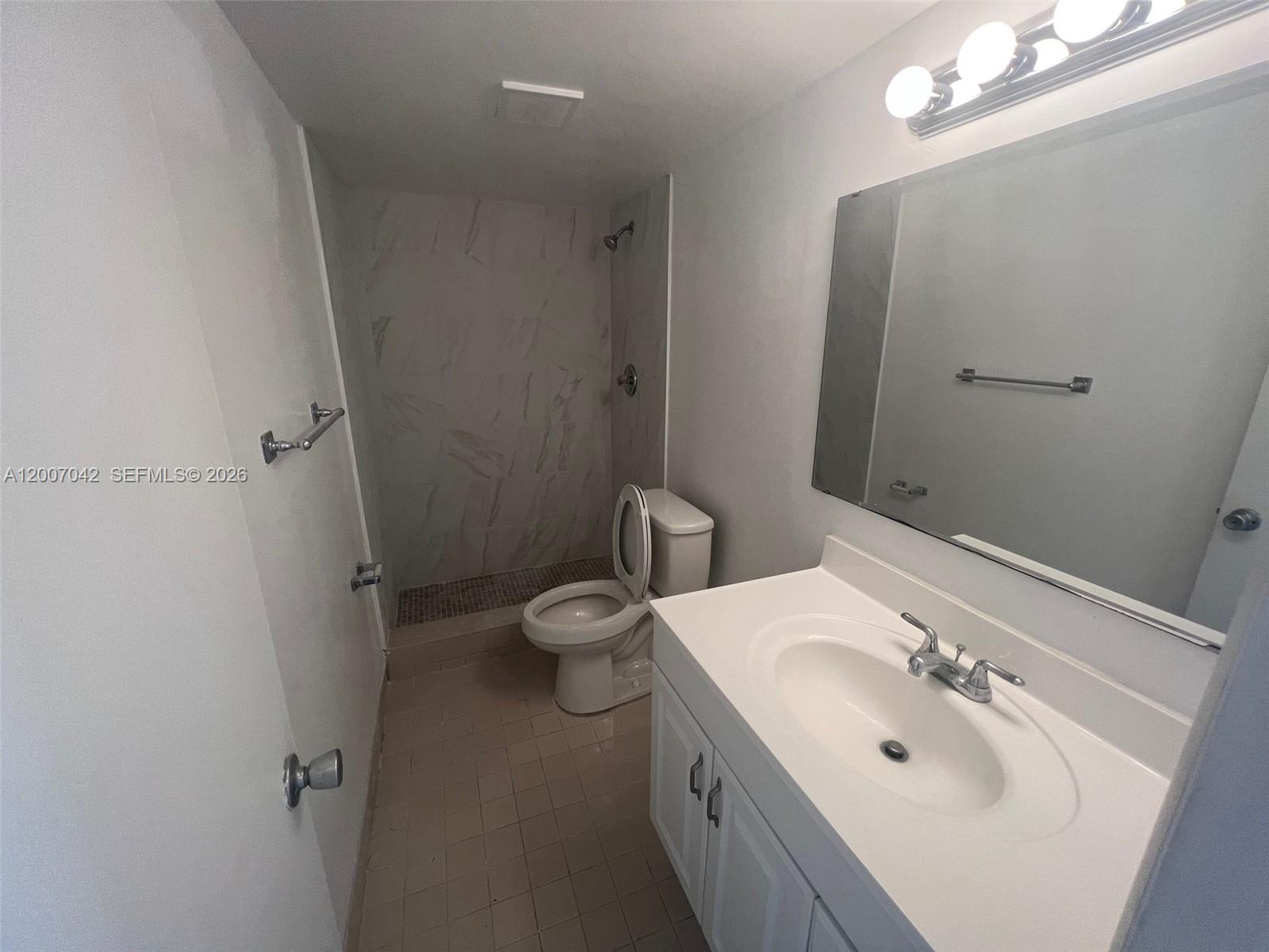 SNAPPER CREEK TOWNHOUSES - Residential