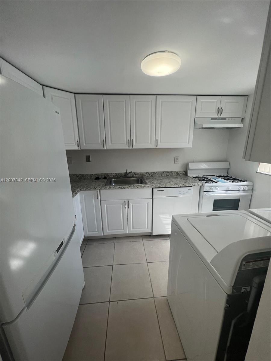 SNAPPER CREEK TOWNHOUSES - Residential