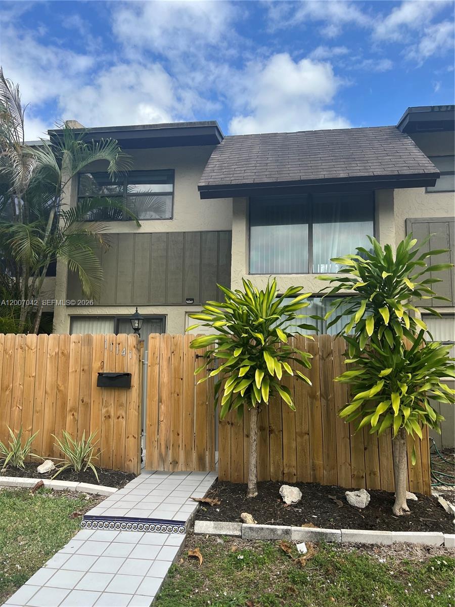 SNAPPER CREEK TOWNHOUSES - Residential