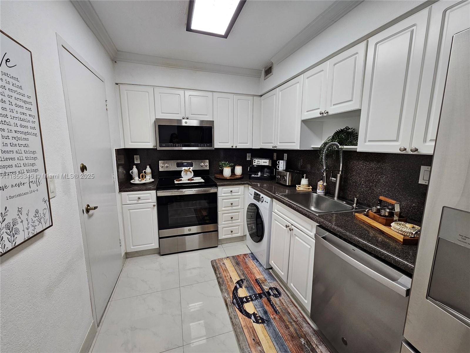 WAVE CONDO - Residential Lease