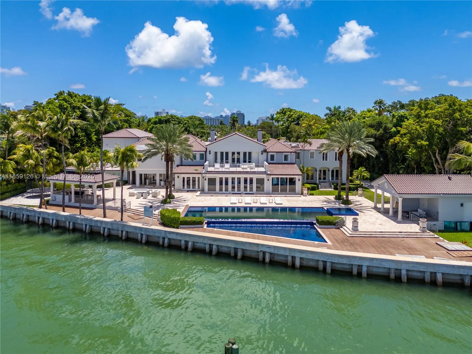 Miami Beach, Florida 33140, United States, 8 Bedrooms Bedrooms, ,15 BathroomsBathrooms,Residential,Active,192388