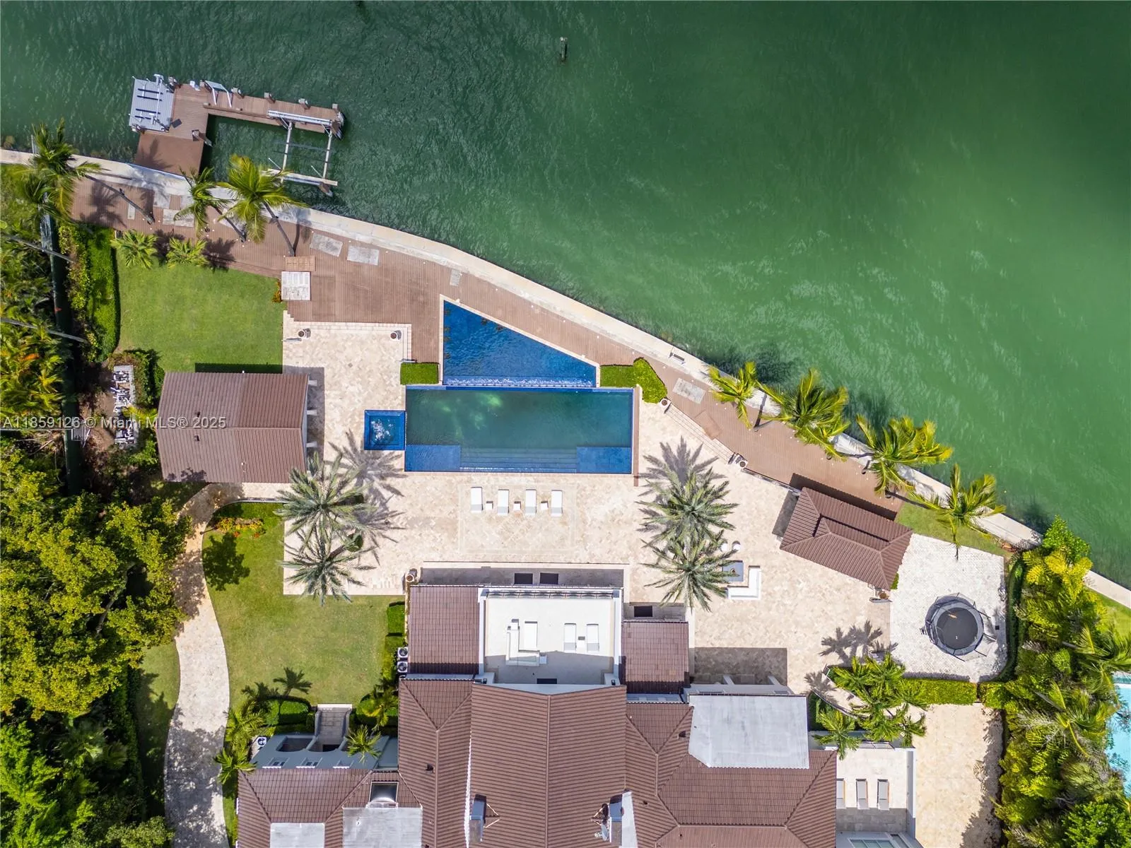 Miami Beach, Florida 33140, United States, 8 Bedrooms Bedrooms, ,15 BathroomsBathrooms,Residential,Active,192388