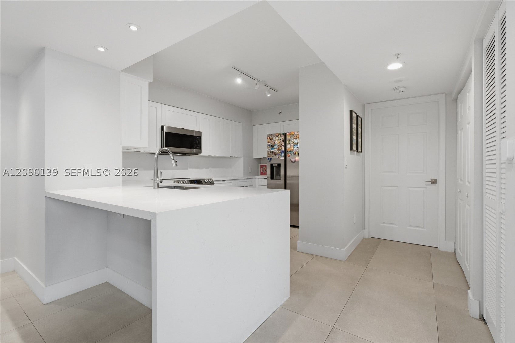 1155 Brickell Bay Dr 704