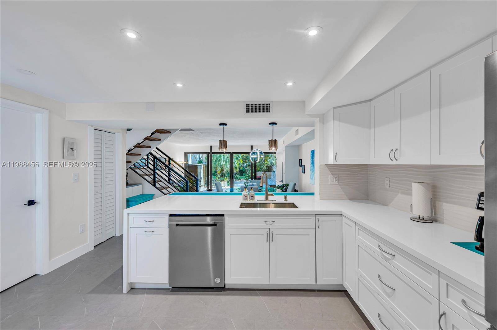 LAKERIDGE SEC 1 - Residential Lease