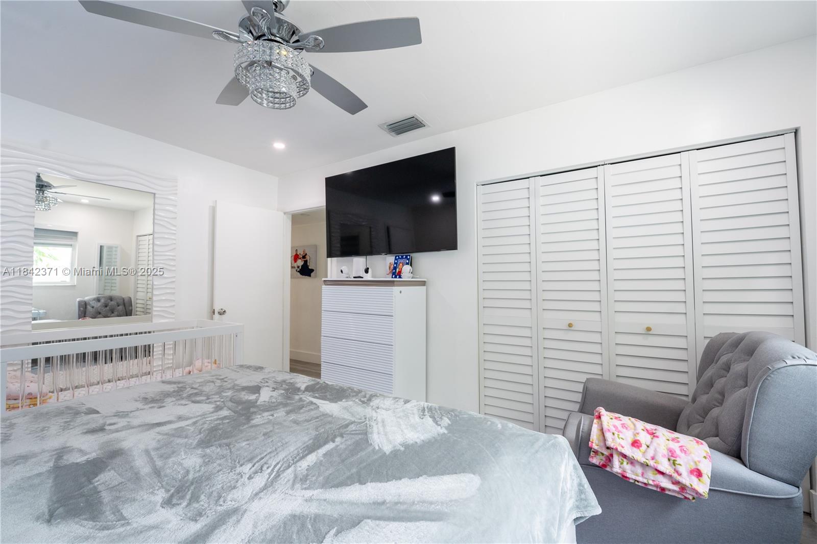 HOLIDAY HOUSE SEC 1 - Residential