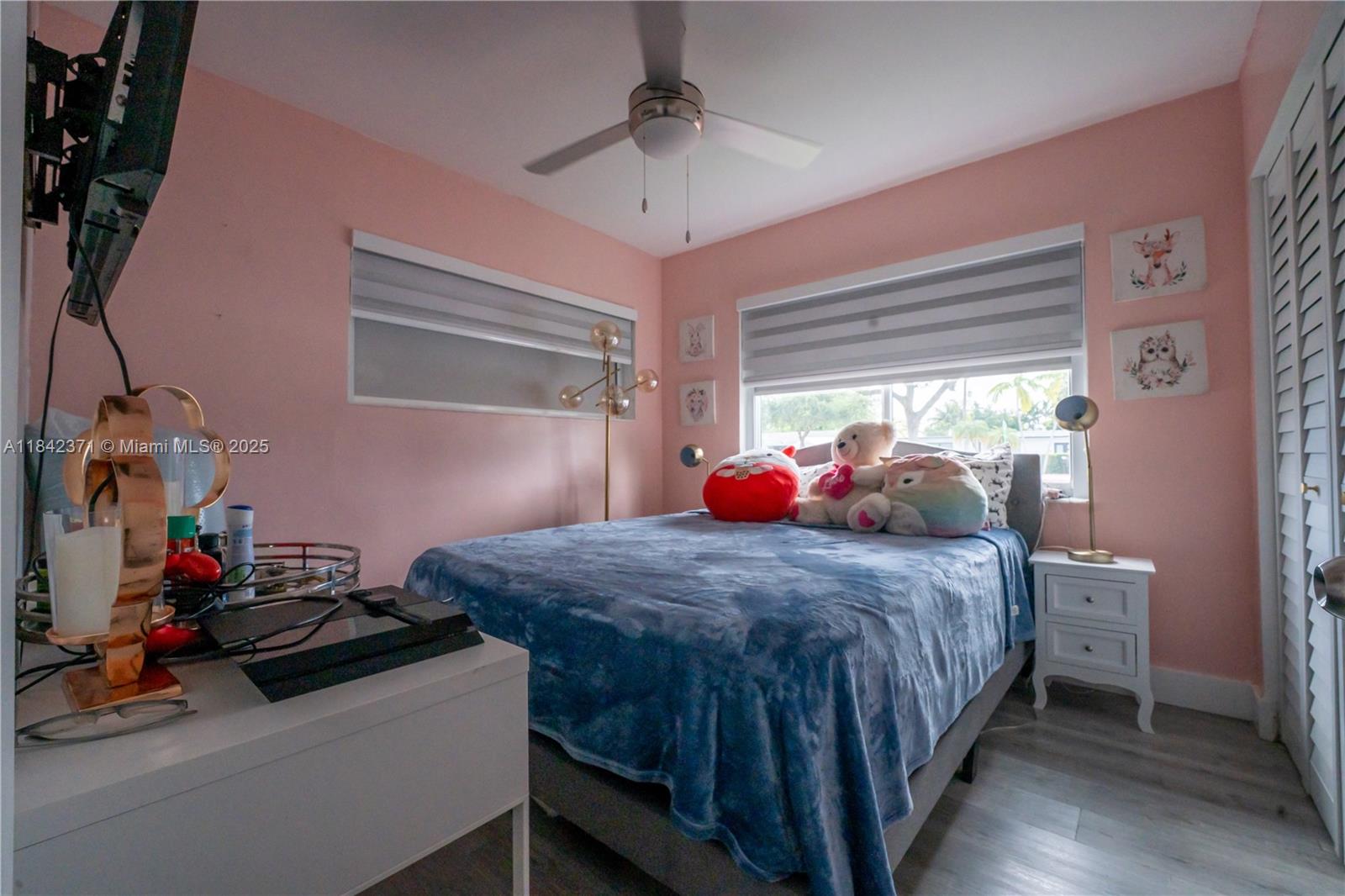 HOLIDAY HOUSE SEC 1 - Residential