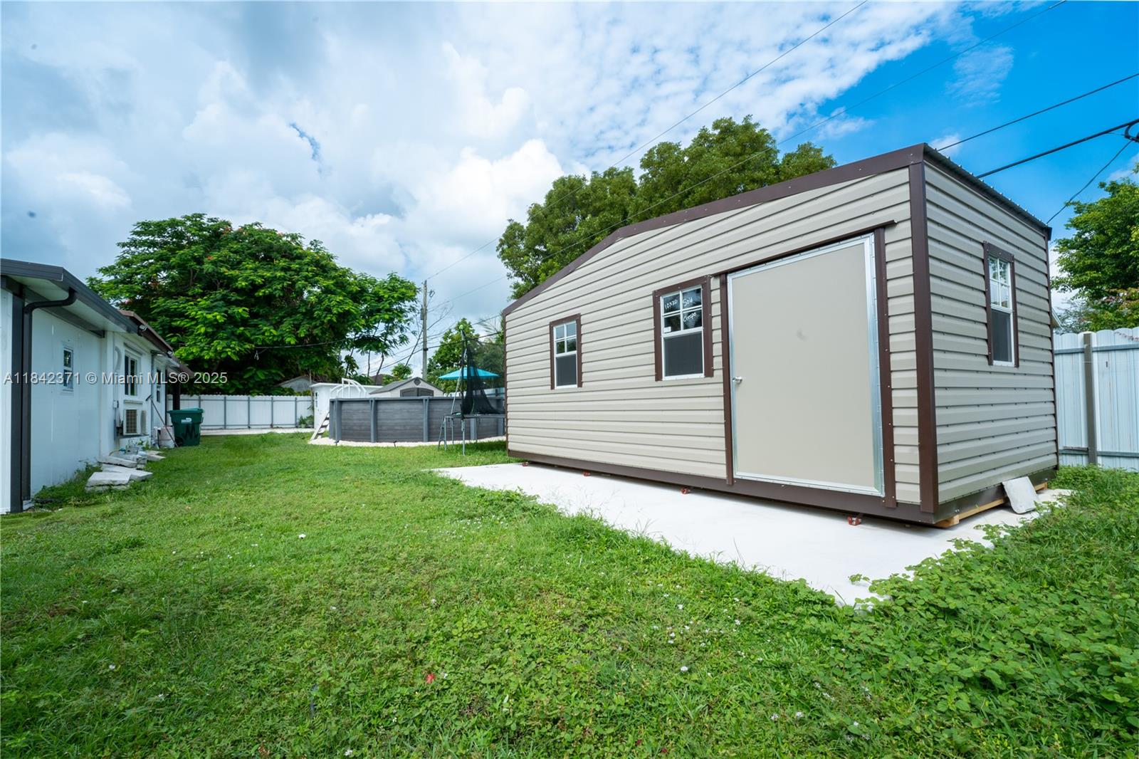 HOLIDAY HOUSE SEC 1 - Residential