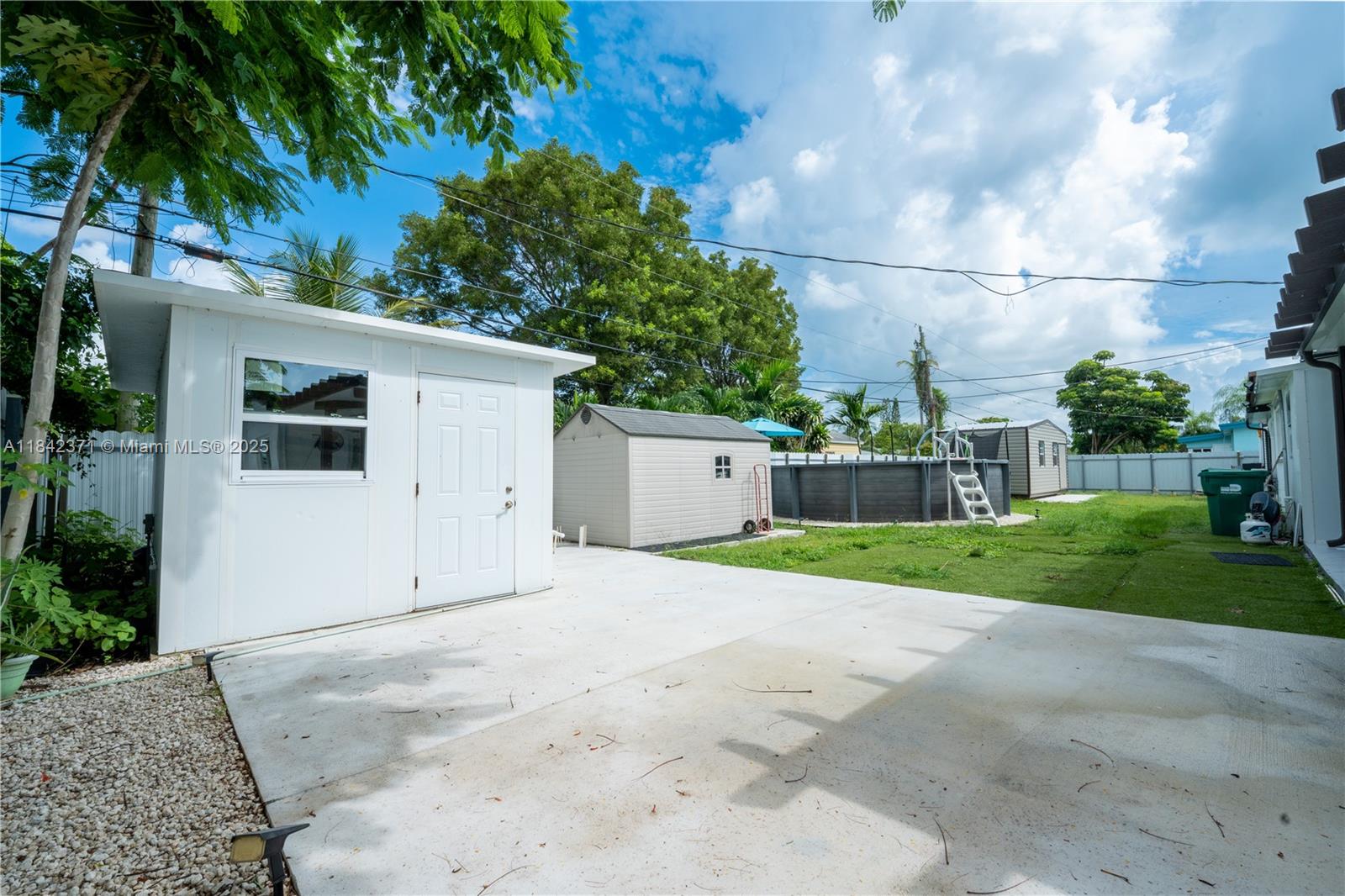 HOLIDAY HOUSE SEC 1 - Residential