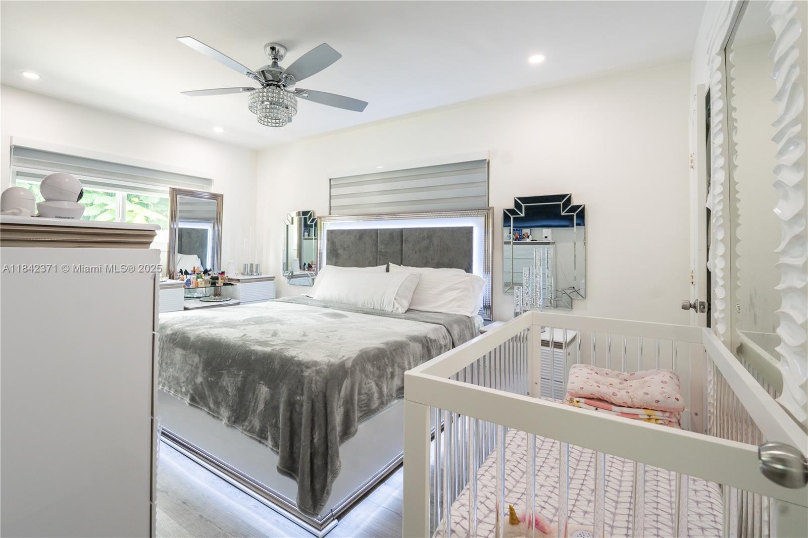 HOLIDAY HOUSE SEC 1 - Residential