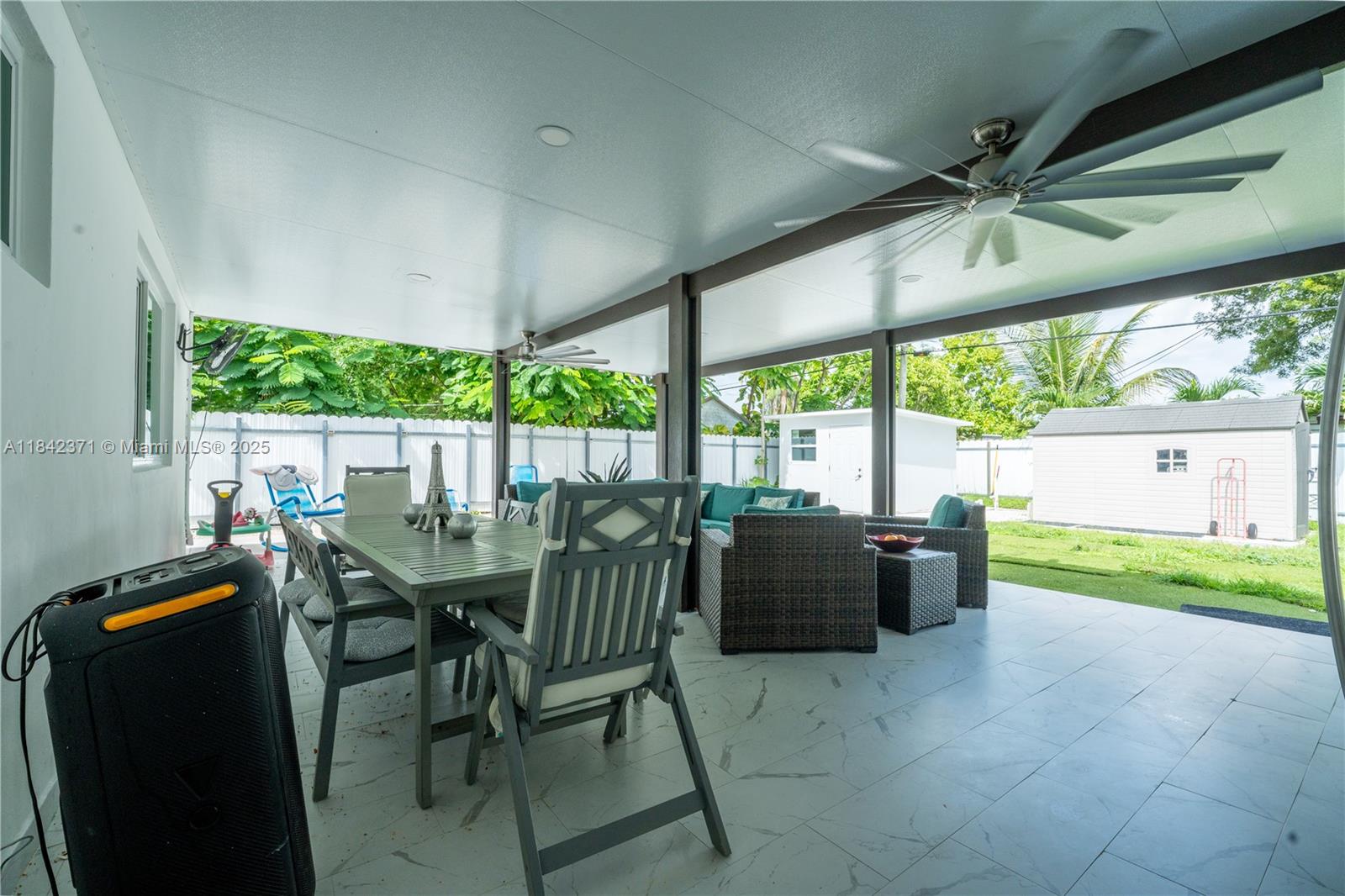 HOLIDAY HOUSE SEC 1 - Residential