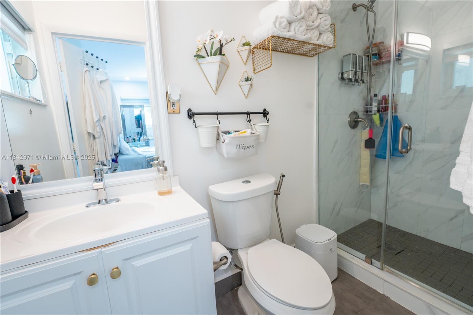 HOLIDAY HOUSE SEC 1 - Residential