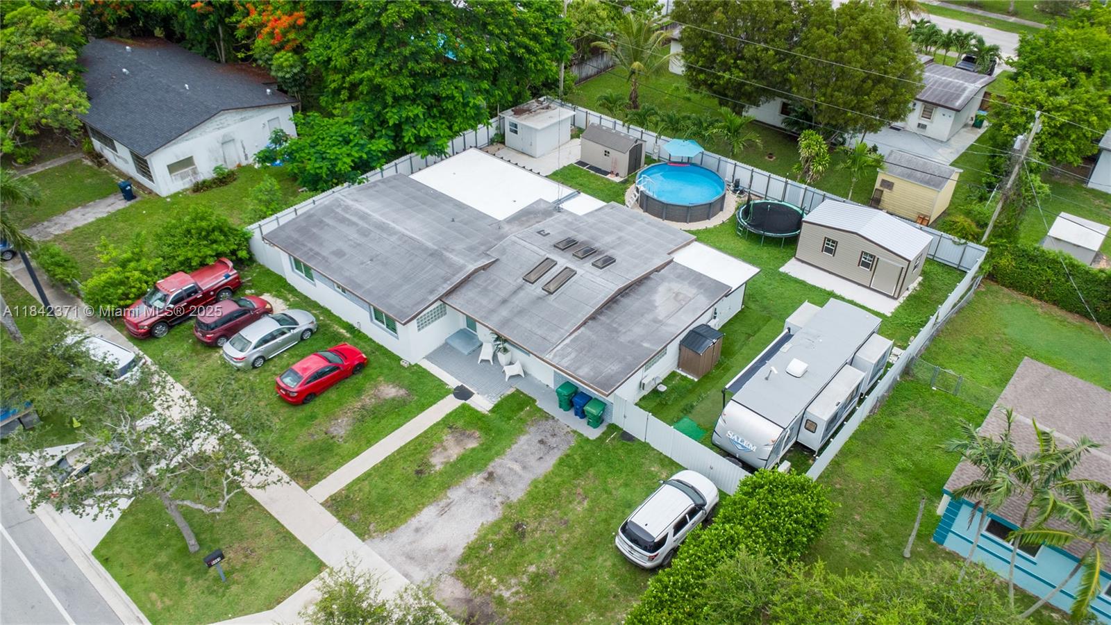 HOLIDAY HOUSE SEC 1 - Residential