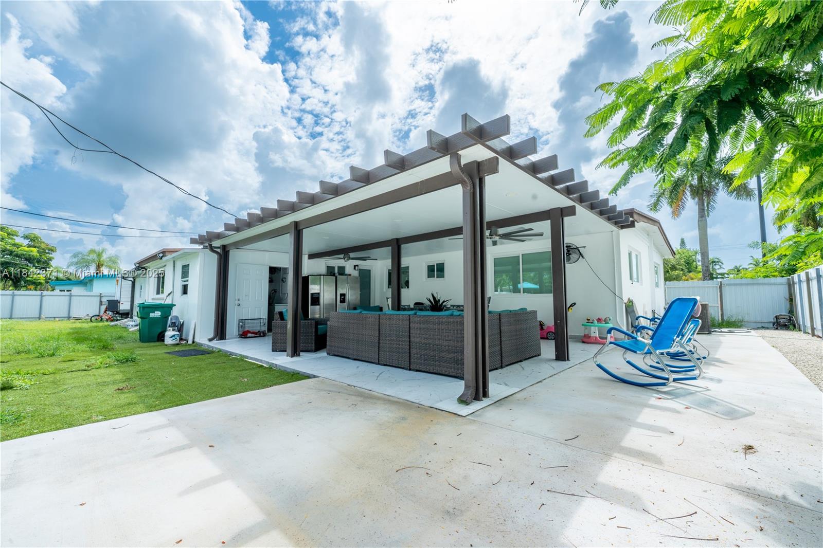 HOLIDAY HOUSE SEC 1 - Residential