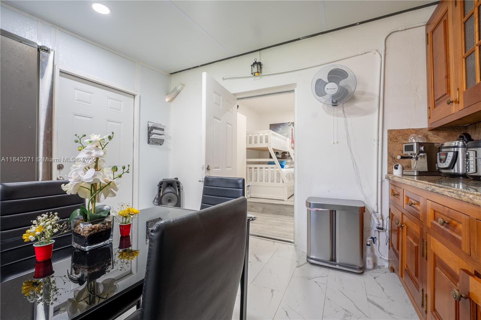 HOLIDAY HOUSE SEC 1 - Residential