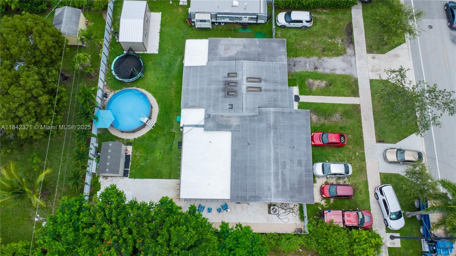 HOLIDAY HOUSE SEC 1 - Residential