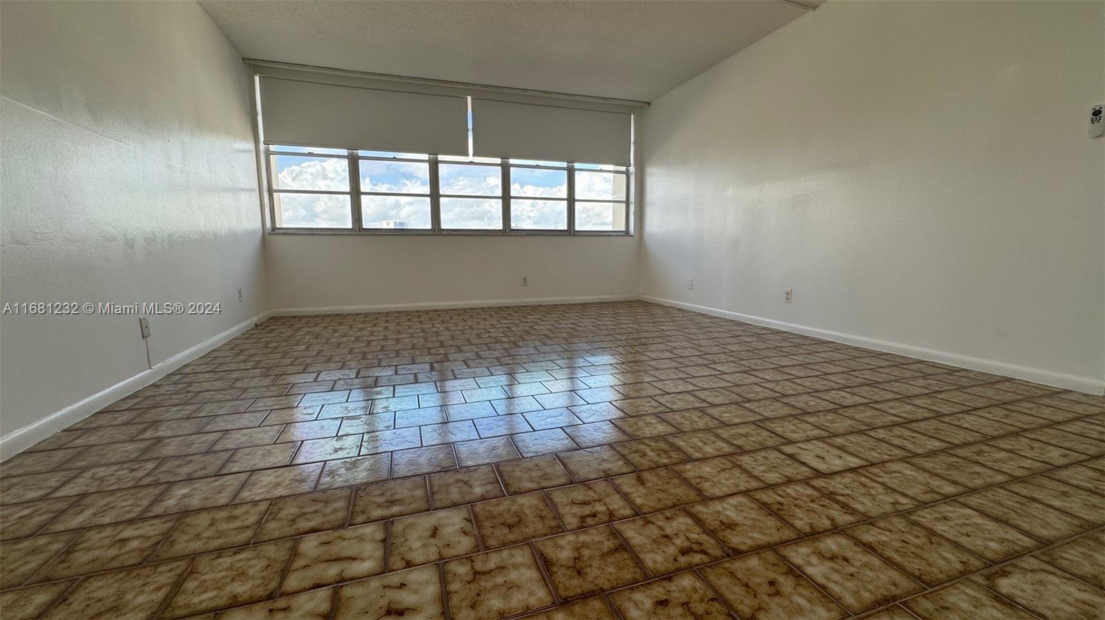 IMPERIAL TOWERS CONDO - Residential Lease