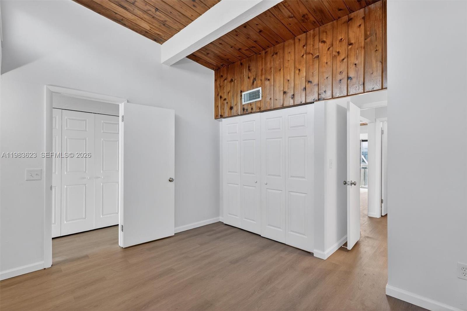 SUNSET PARK LAKE VILLAS S - Residential