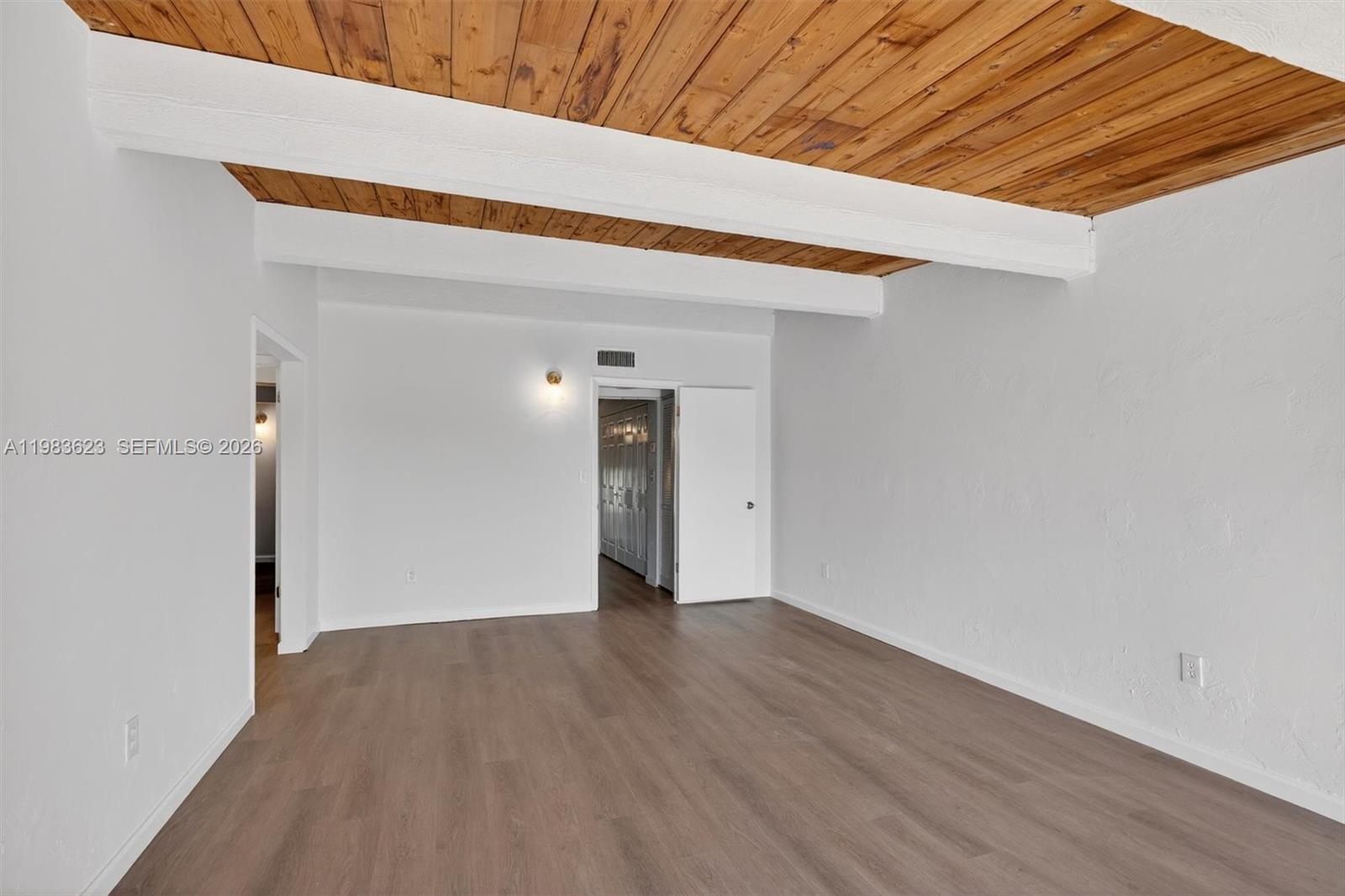 SUNSET PARK LAKE VILLAS S - Residential