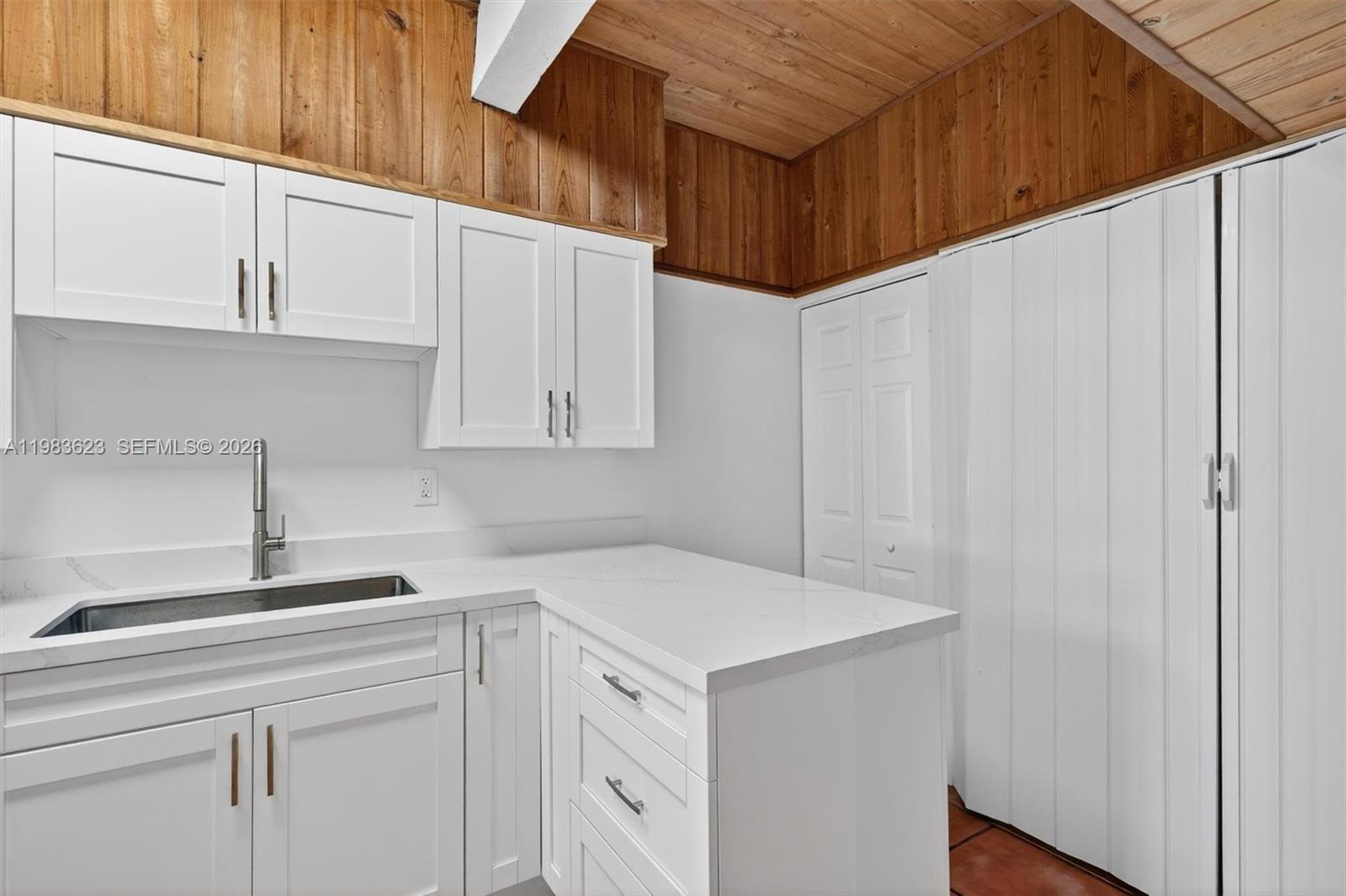 SUNSET PARK LAKE VILLAS S - Residential