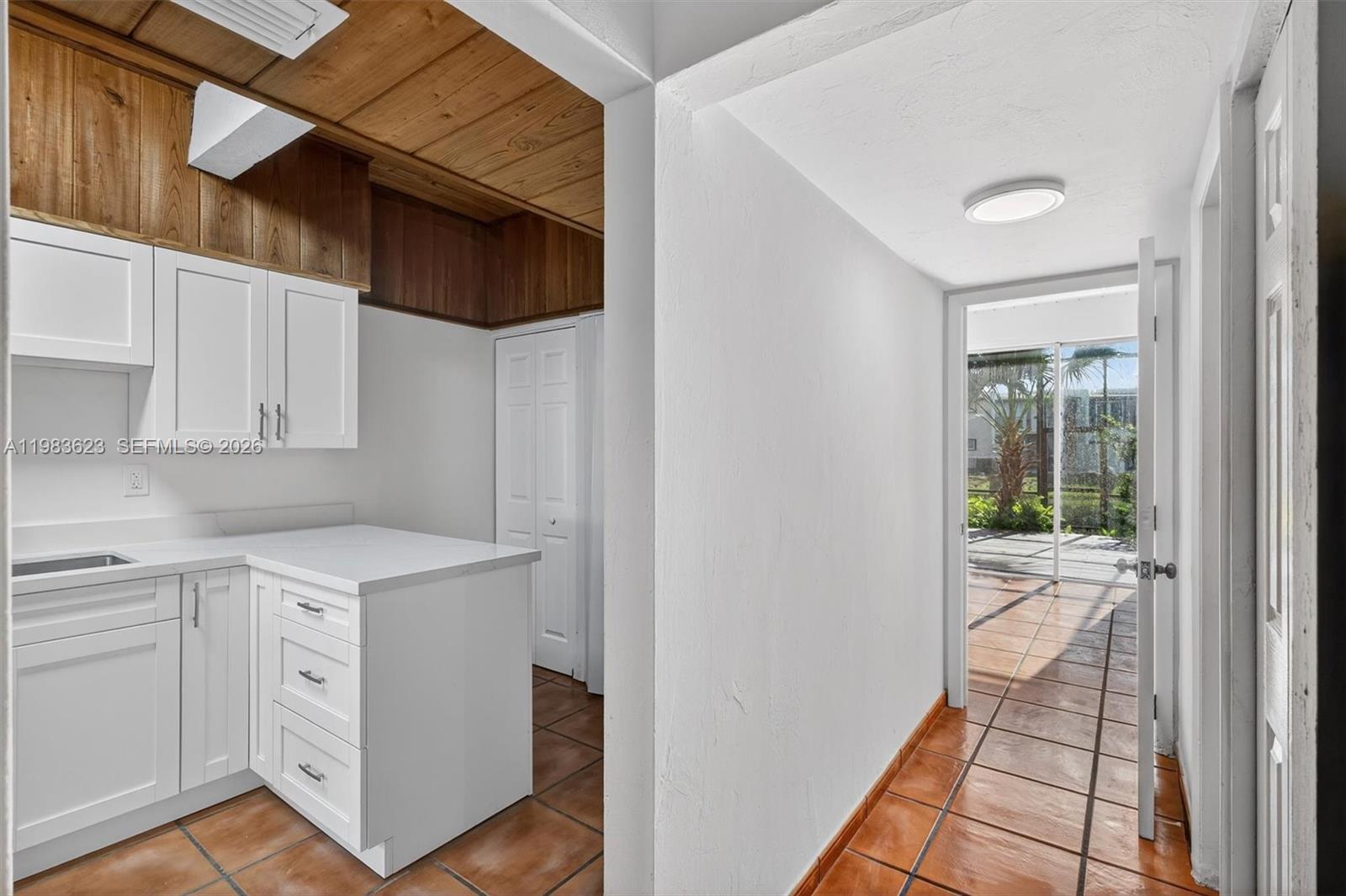 SUNSET PARK LAKE VILLAS S - Residential