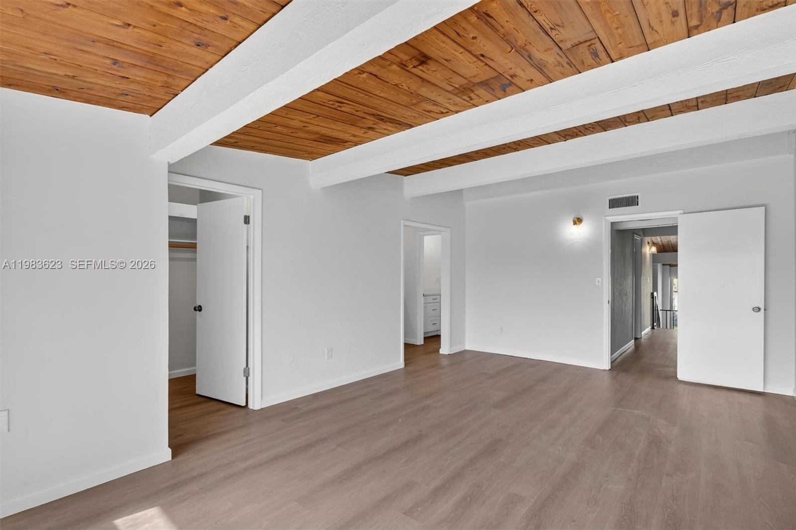 SUNSET PARK LAKE VILLAS S - Residential