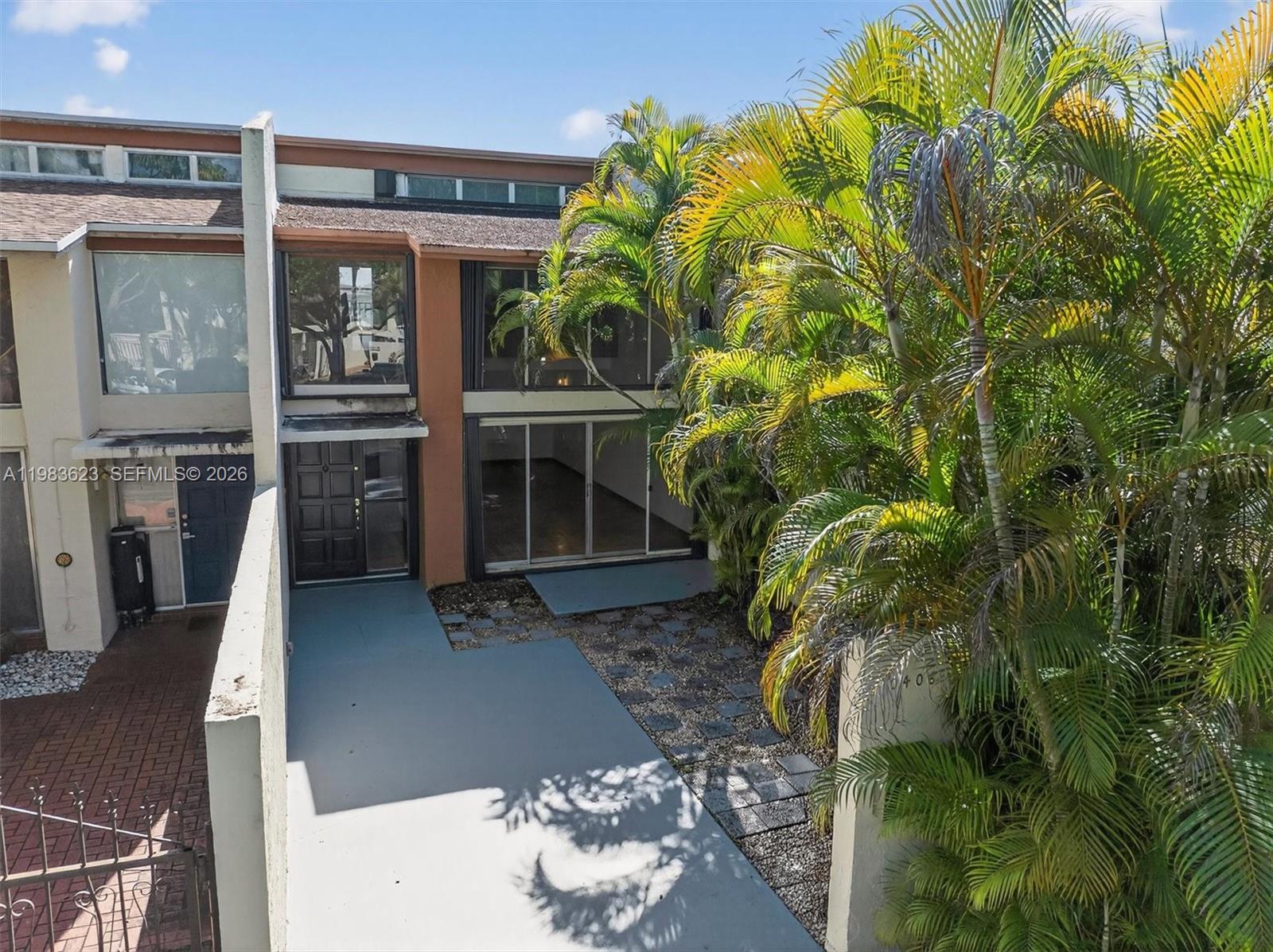 SUNSET PARK LAKE VILLAS S - Residential