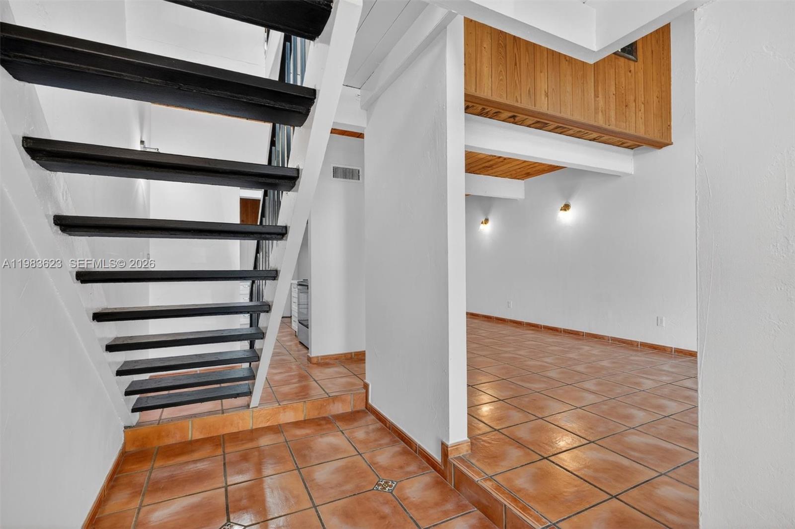 SUNSET PARK LAKE VILLAS S - Residential